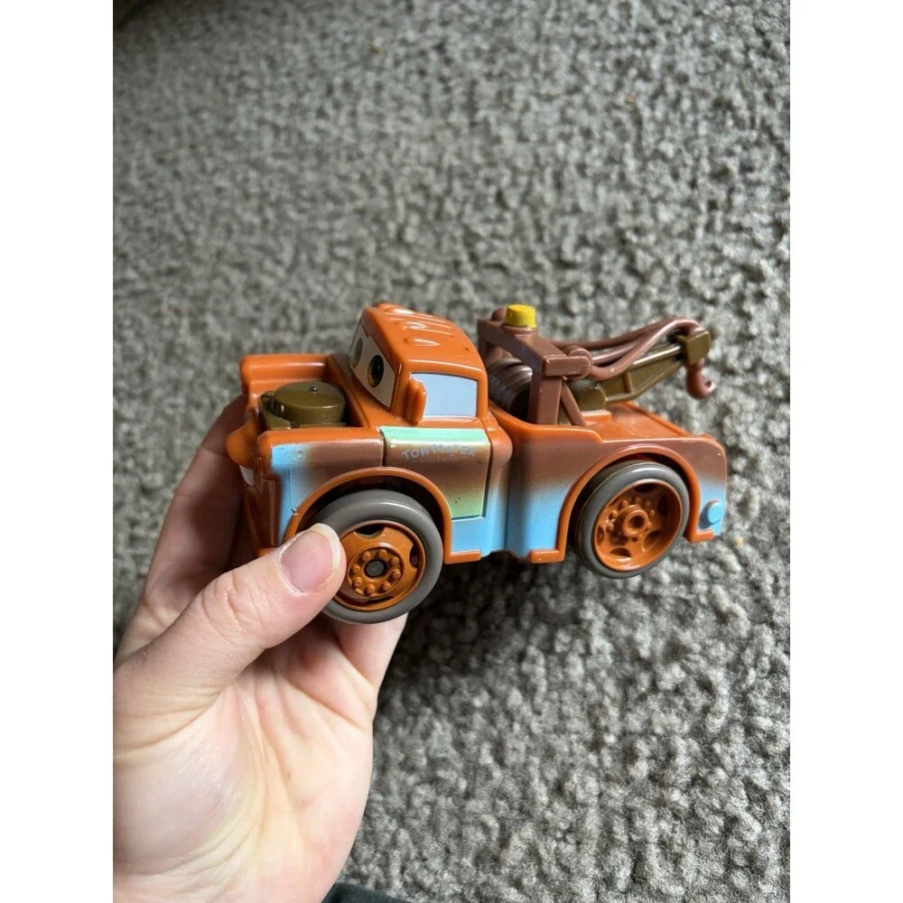2005 Disney Cars Tow Mater Metillac Color Shake N Go Car Toy Tested WORKS
